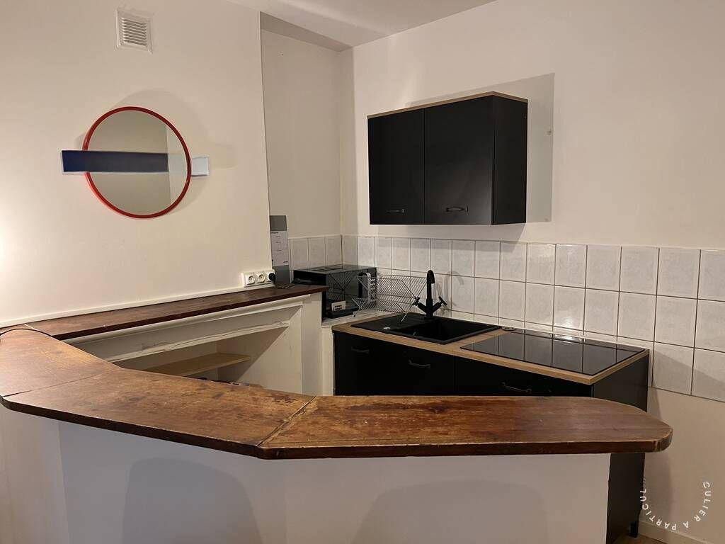 
                                                Location
                                                 Beau studio meublé 46m² avec parking