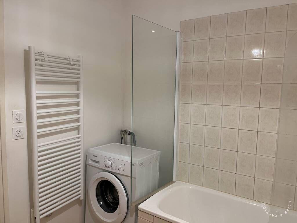 
                                                Location
                                                 Beau studio meublé 46m² avec parking