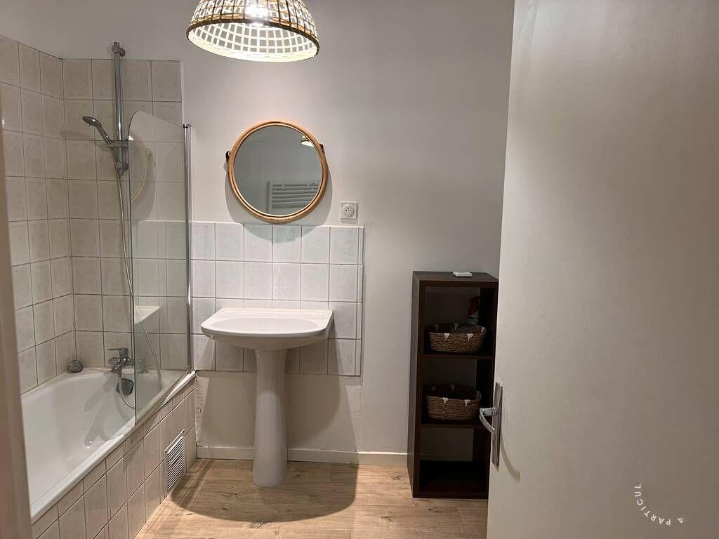 
                                                Location
                                                 Beau studio meublé 46m² avec parking