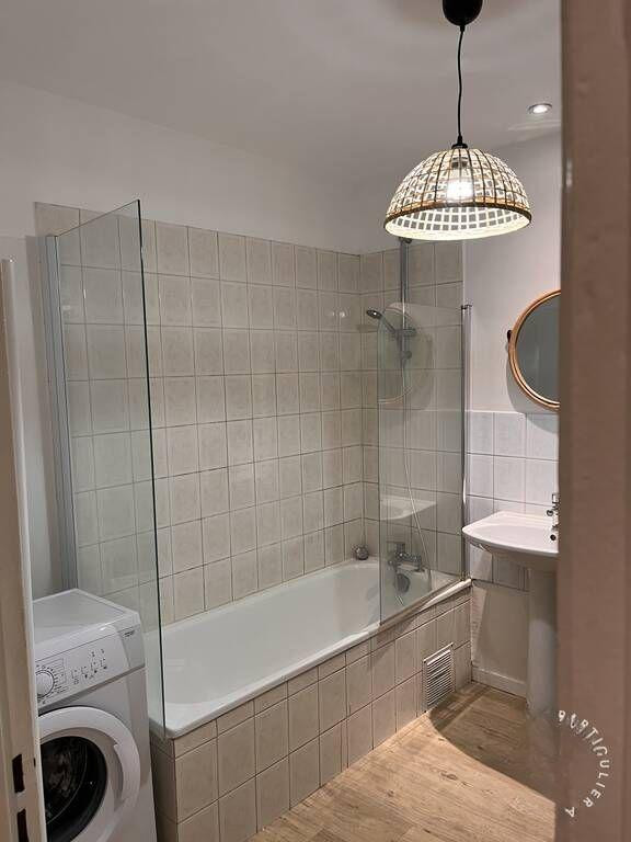 
                                                Location
                                                 Beau studio meublé 46m² avec parking