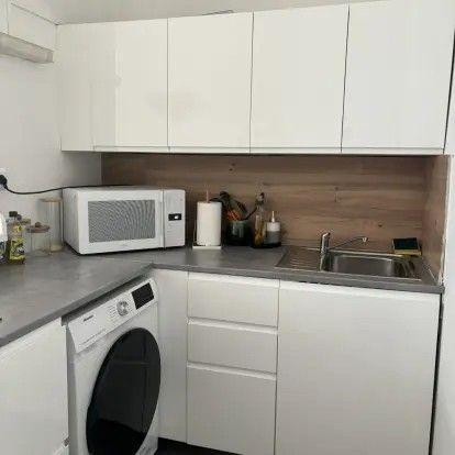 
                                                Location
                                                 Beau studio meublé 49m² courte durée