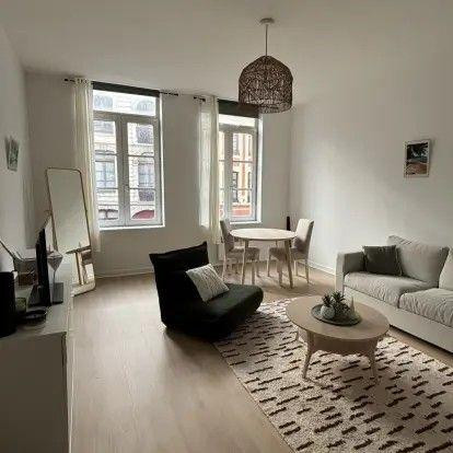
                                                Location
                                                 Beau studio meublé 49m² courte durée