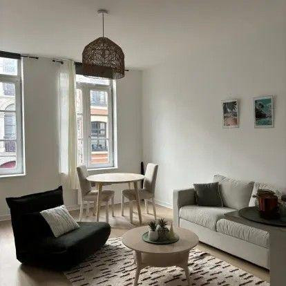 
                                                Location
                                                 Beau studio meublé 49m² courte durée