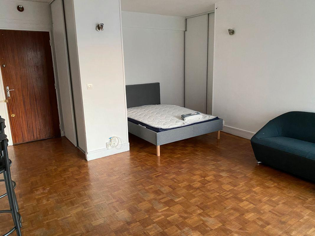 
                                                Location
                                                 Beau studio meublé