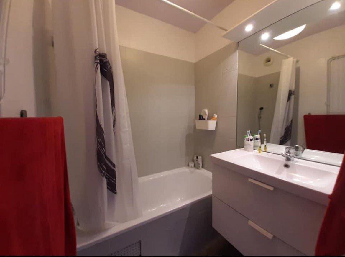 
                                                Location
                                                 Beau studio meublé
