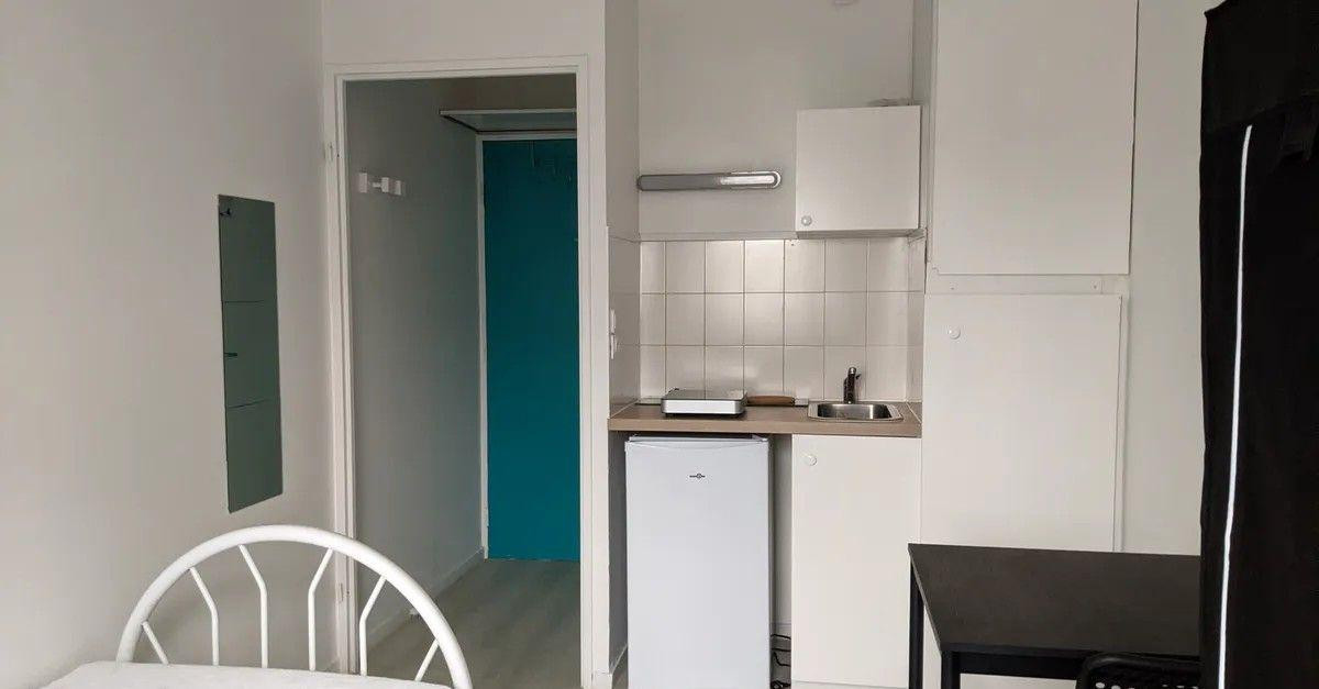 
                                                Location
                                                 Beau studio meublé à louer de 15 m²