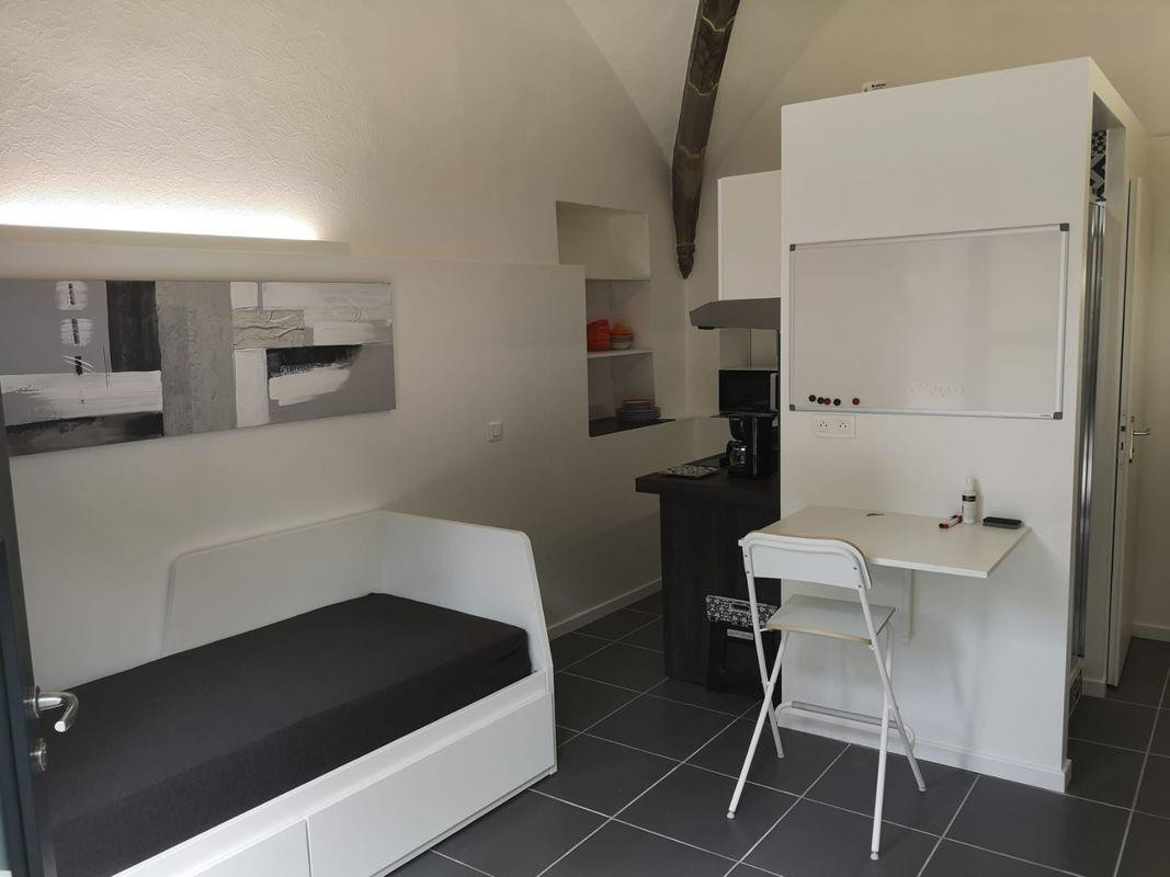 
                                                Location
                                                 Beau studio meublé atypique