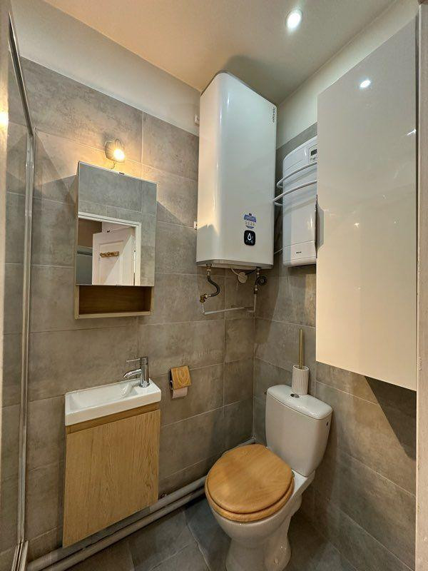 
                                                Location
                                                 Beau studio meublé avec électricité