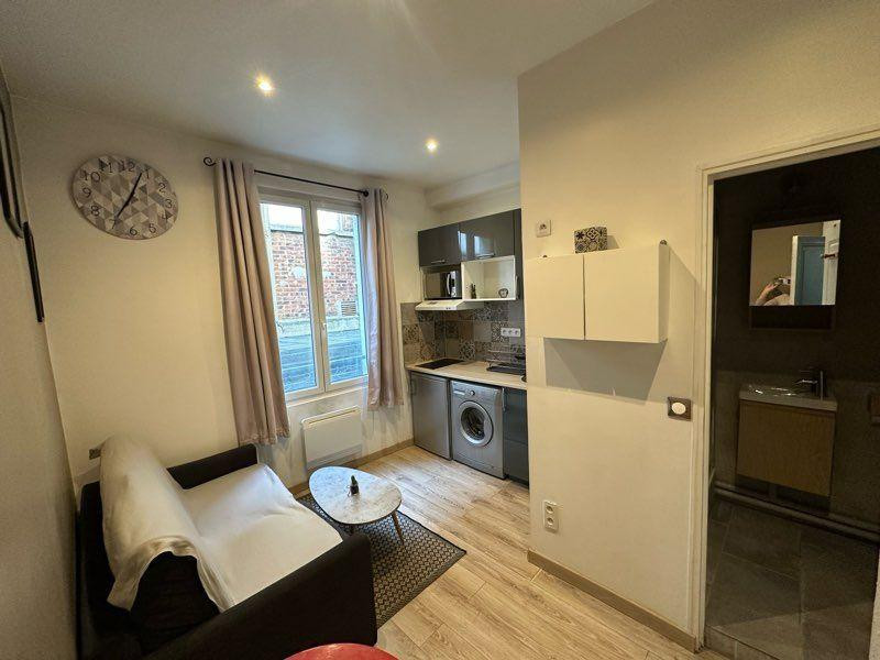 
                                                Location
                                                 Beau studio meublé avec électricité