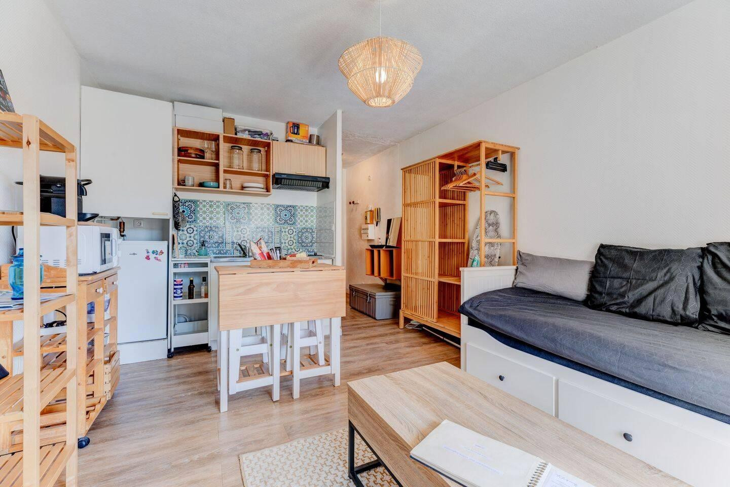 
                                                Location
                                                 Beau studio meublé avec terrasse Bail mobilité