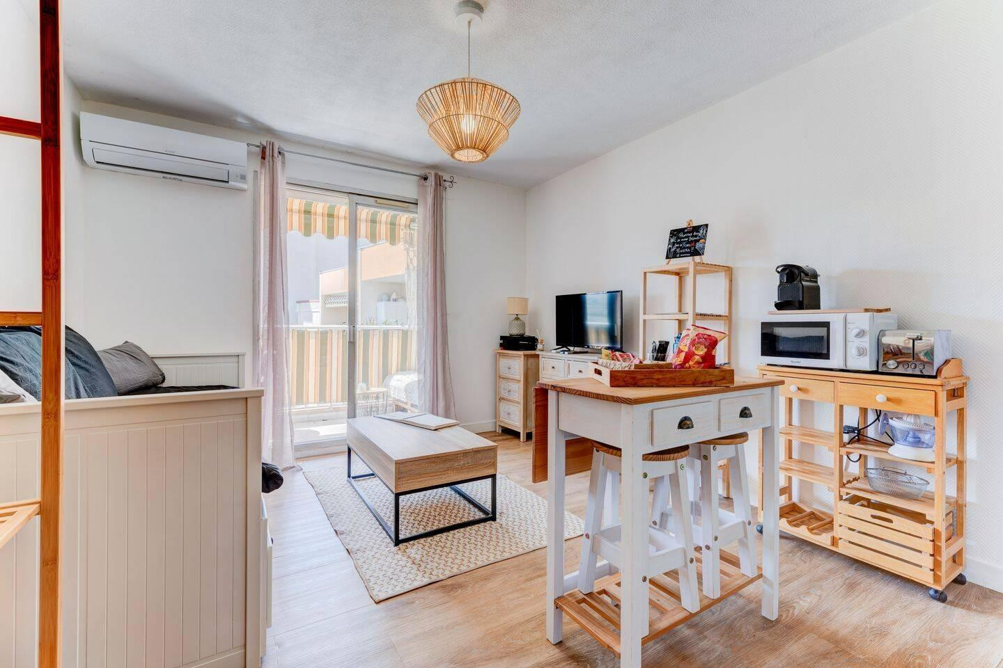 
                                                Location
                                                 Beau studio meublé avec terrasse Bail mobilité