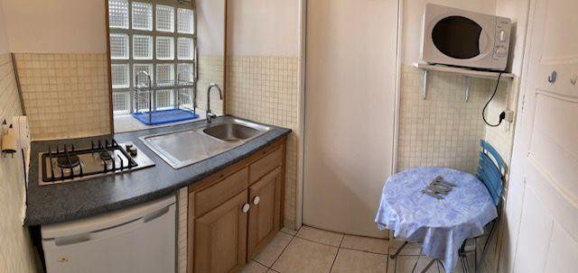 
                                                Location
                                                 Beau studio meublé dans belle maison de caractère.