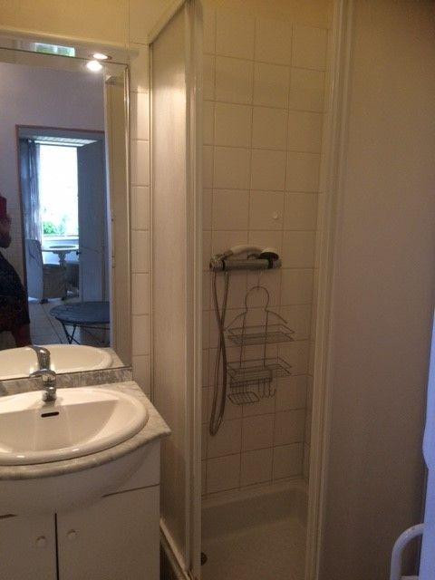 
                                                Location
                                                 Beau studio meublé dans belle maison de caractère.