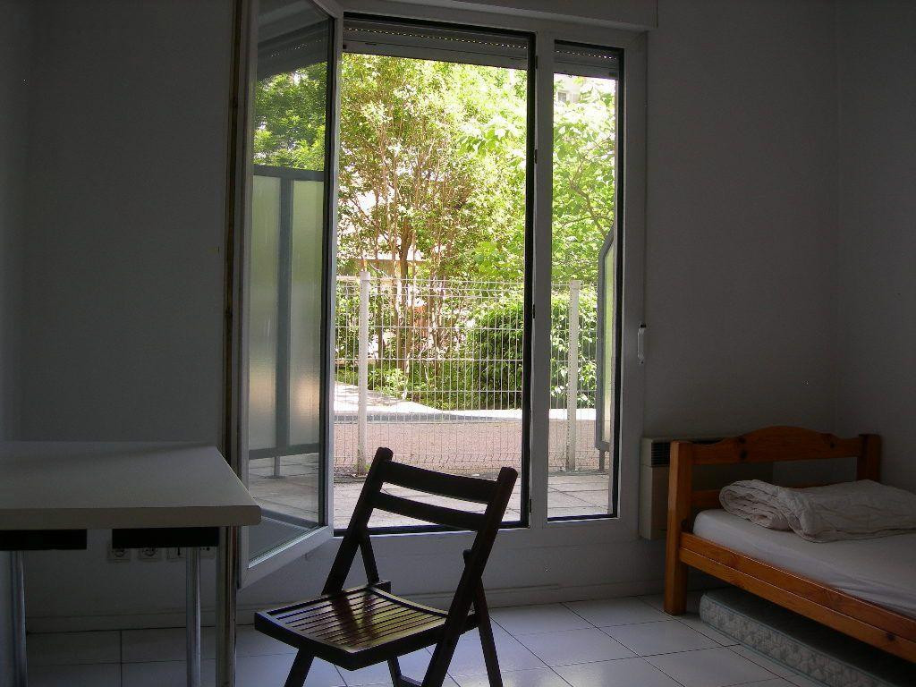 
                                                Location
                                                 Beau studio meublé de 18m2