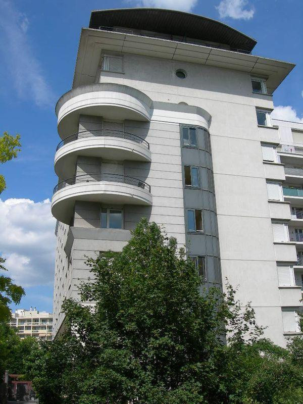 
                                                Location
                                                 Beau studio meublé de 18m2