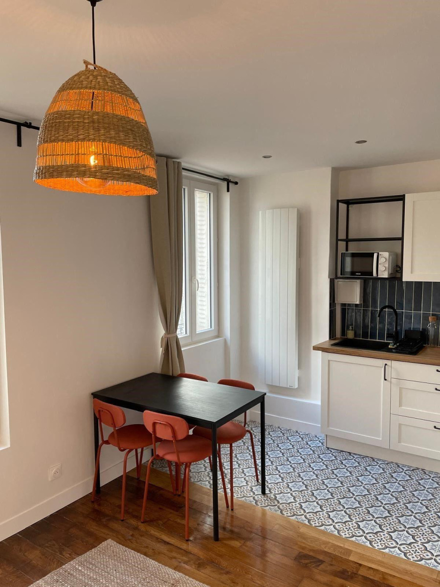 
                                                Location
                                                 Beau studio meublé de 19,5m² calme sans vis à vis