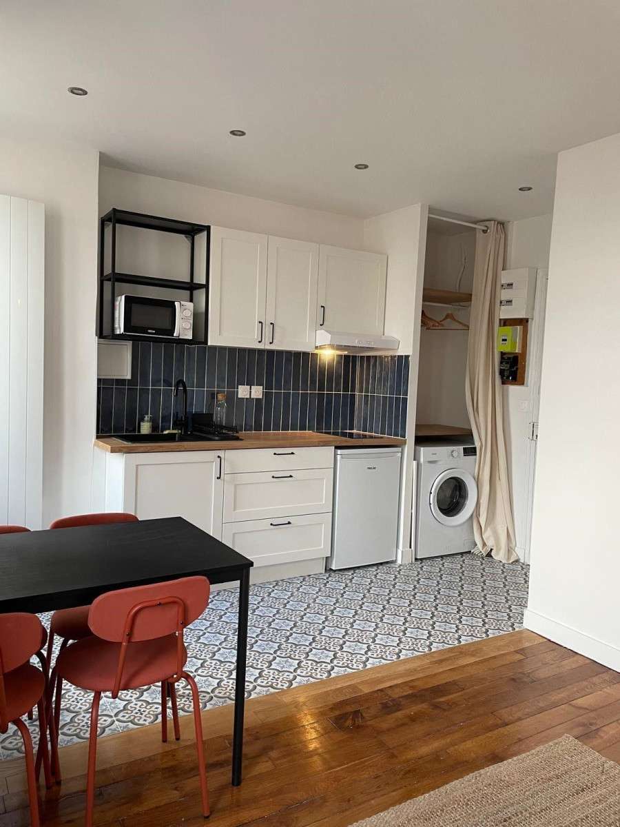 
                                                Location
                                                 Beau studio meublé de 19,5m² calme sans vis à vis