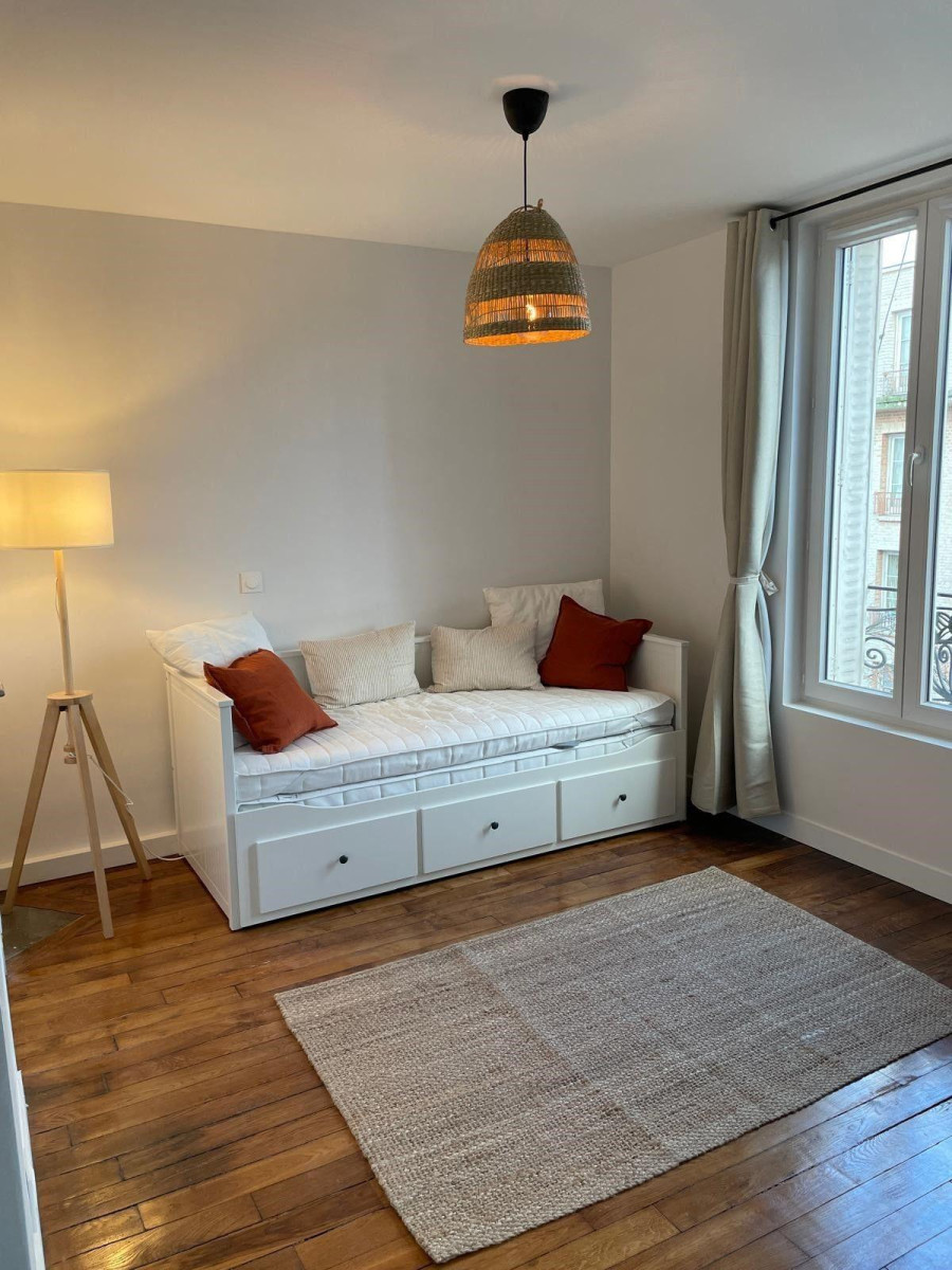 
                                                Location
                                                 Beau studio meublé de 19,5m² calme sans vis à vis