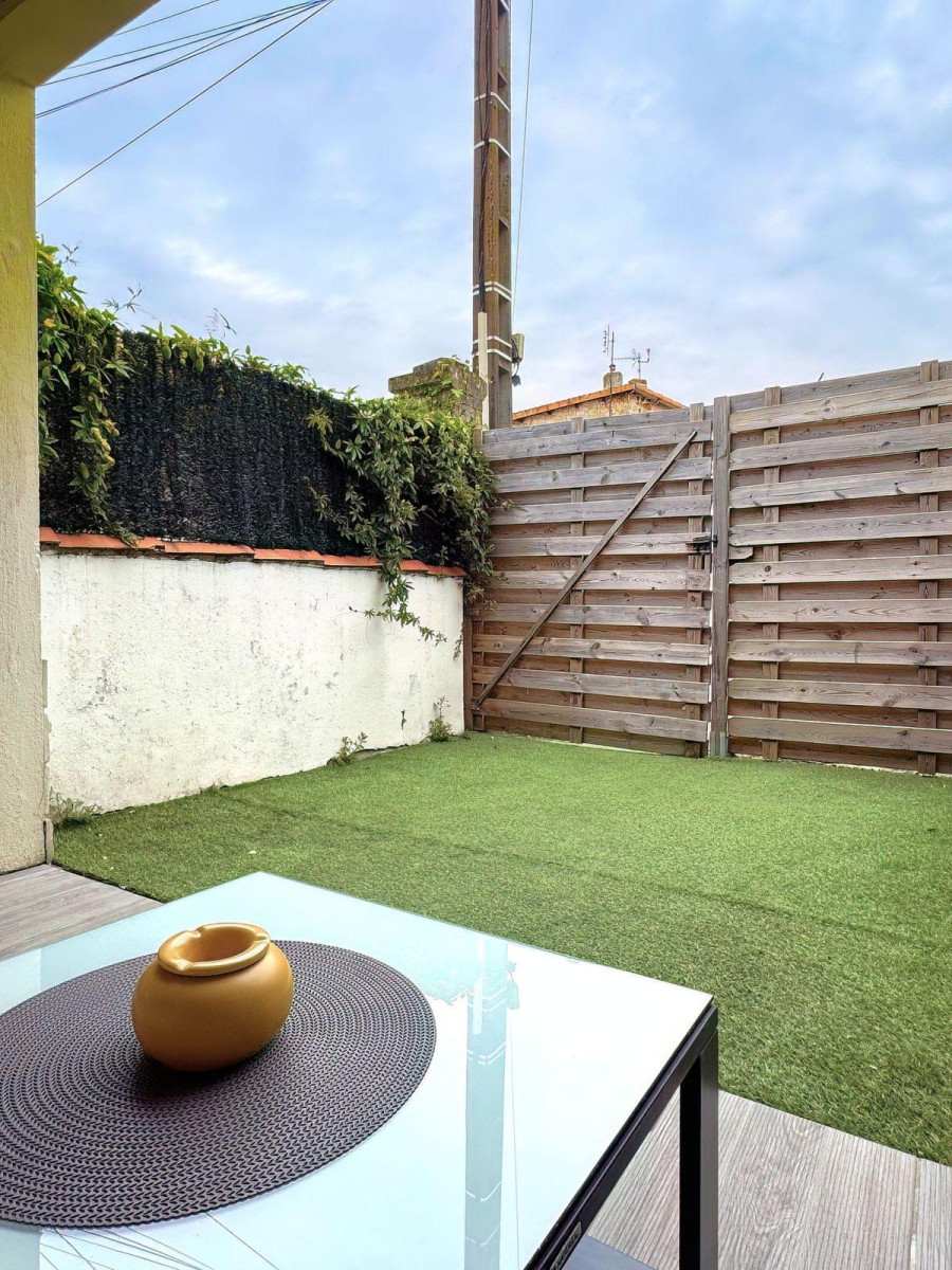 
                                                Location
                                                 Beau studio meublé de 25m² avec terrasse