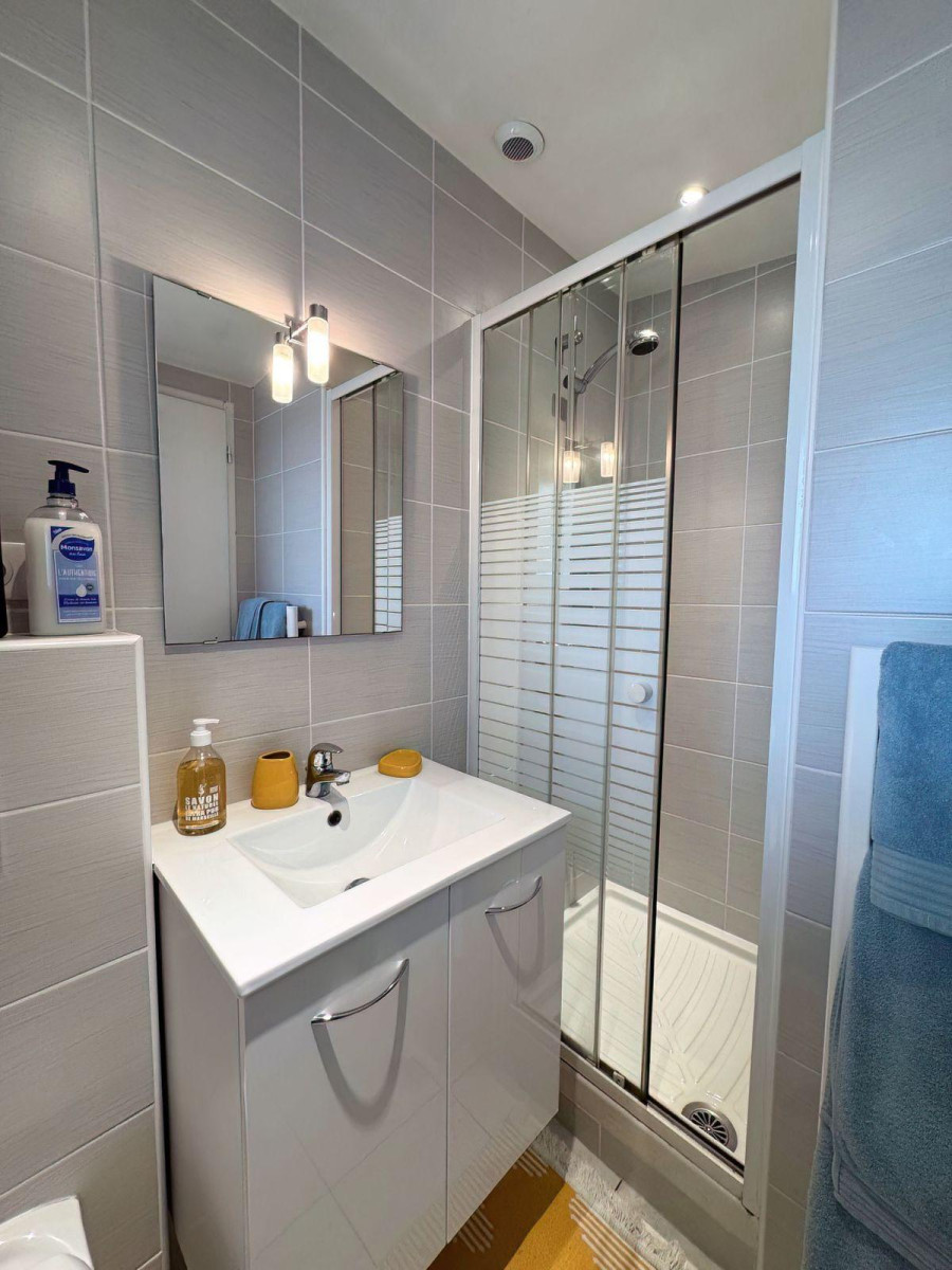 
                                                Location
                                                 Beau studio meublé de 25m² avec terrasse