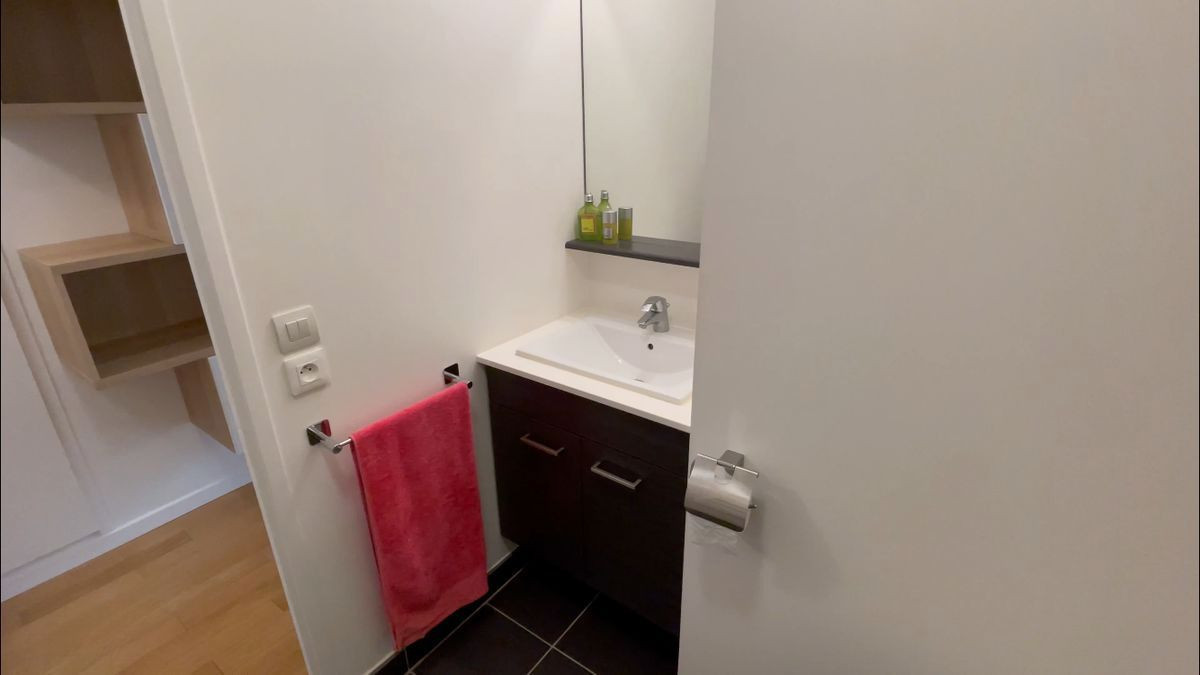 
                                                Location
                                                 Beau studio meublé de 26 m2, Paris XVième