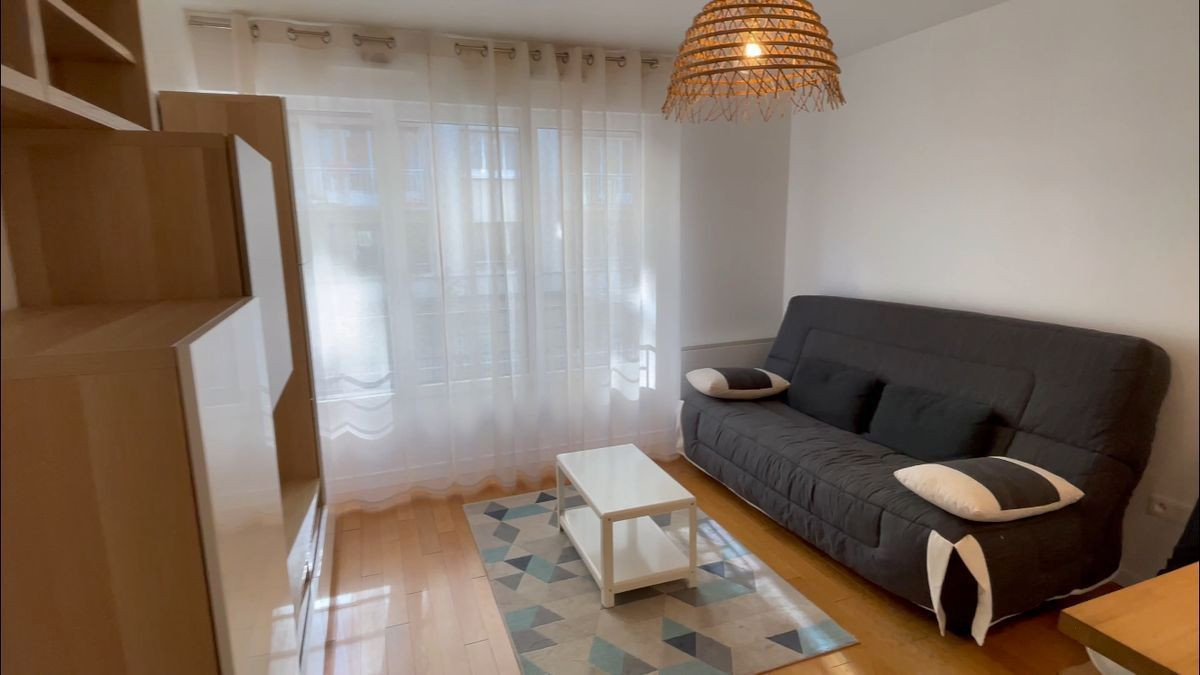 
                                                Location
                                                 Beau studio meublé de 26 m2, Paris XVième