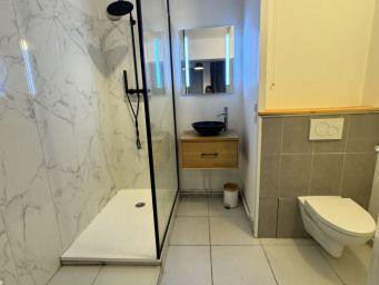 
                                                Location
                                                 Beau studio meublé de 28 m²