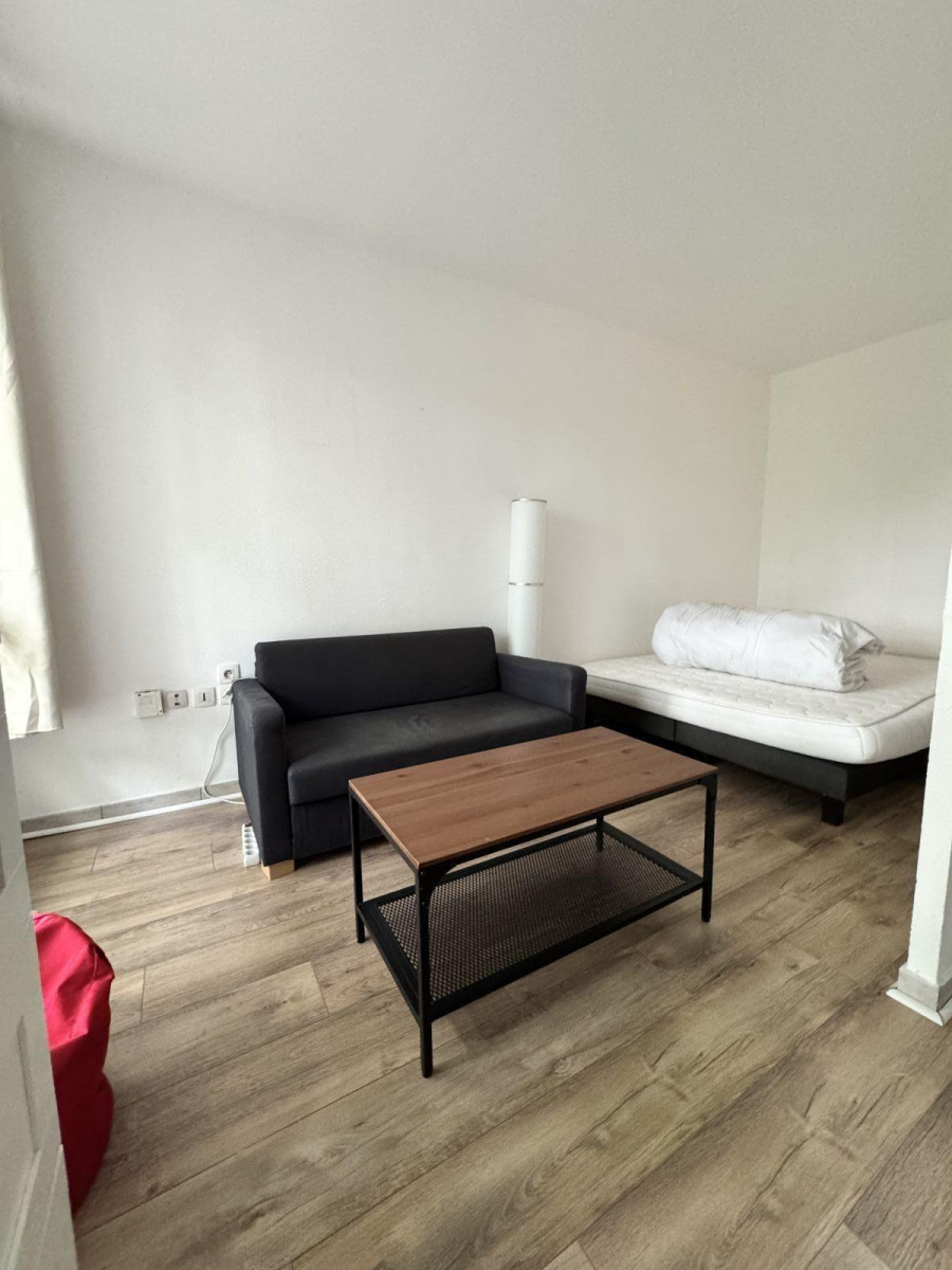 
                                                Location
                                                 Beau studio meublé de 28 m²