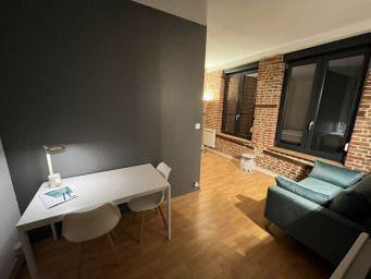 
                                                Location
                                                 Beau studio meublé de 29 m2 rénové