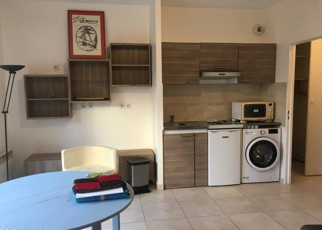 
                                                Location
                                                 Beau studio meublé de 29m² avec terrasse/jardin
