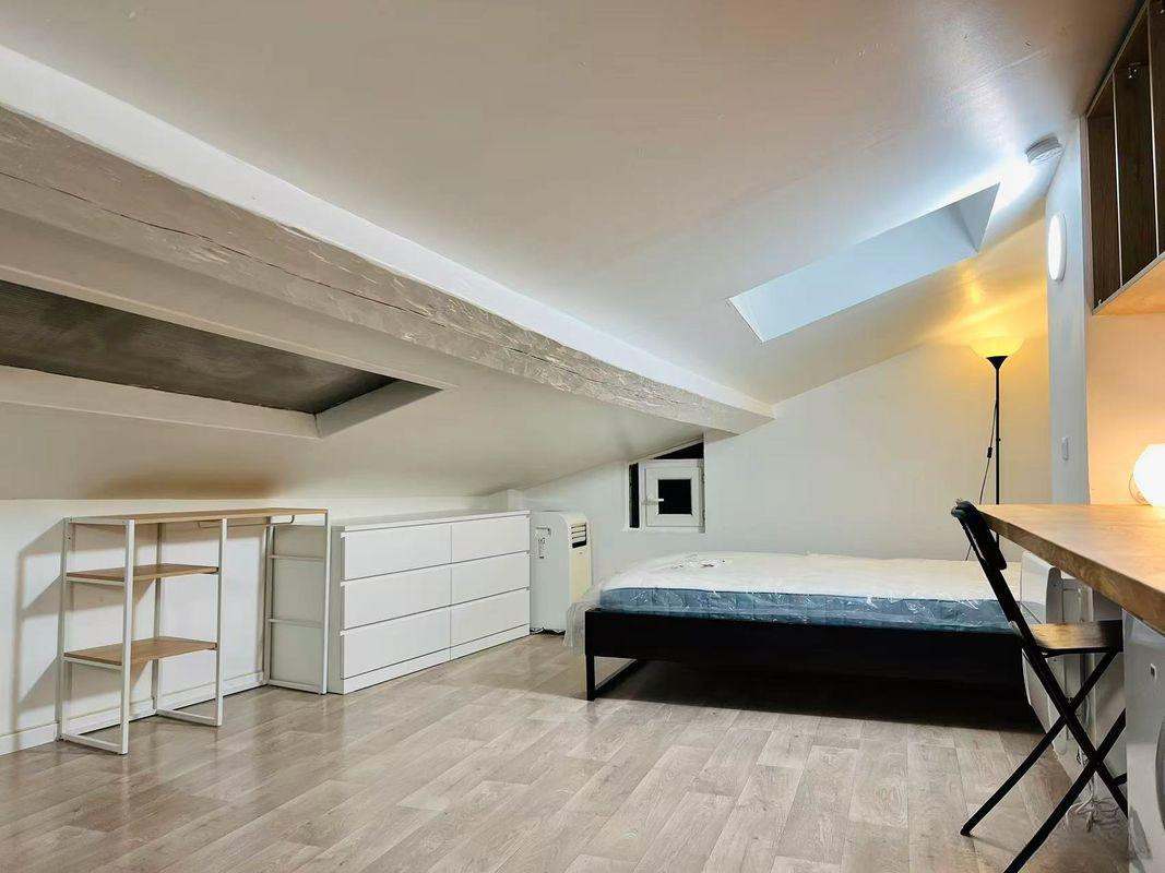 
                                                Location
                                                 Beau studio meublé de 30m² centre ville