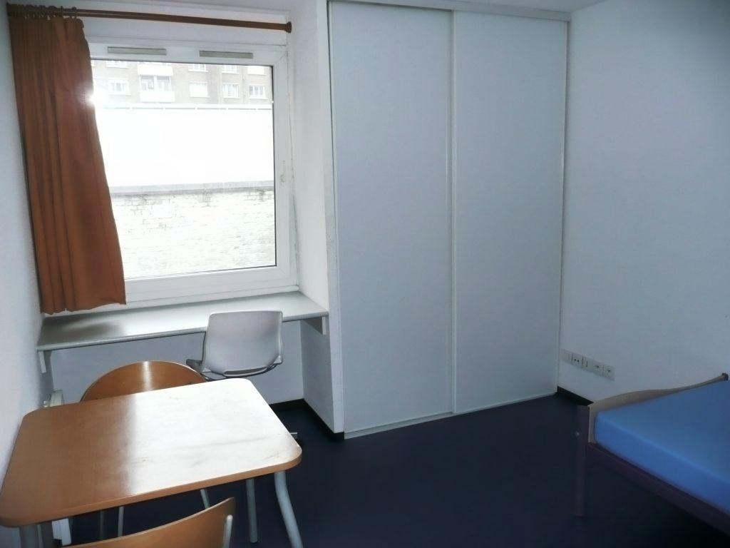 
                                                Location
                                                 Beau studio meublé et équipé 18m²