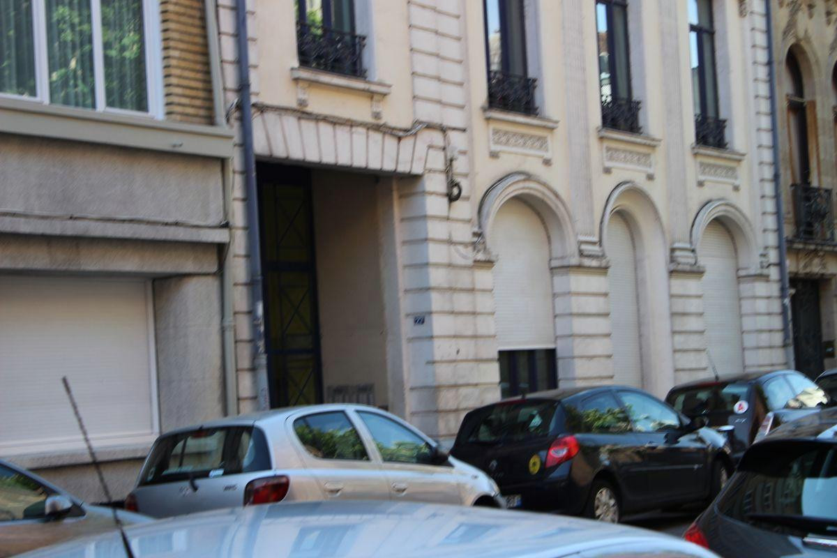 
                                                Location
                                                 Beau studio meublé et équipé 18m²