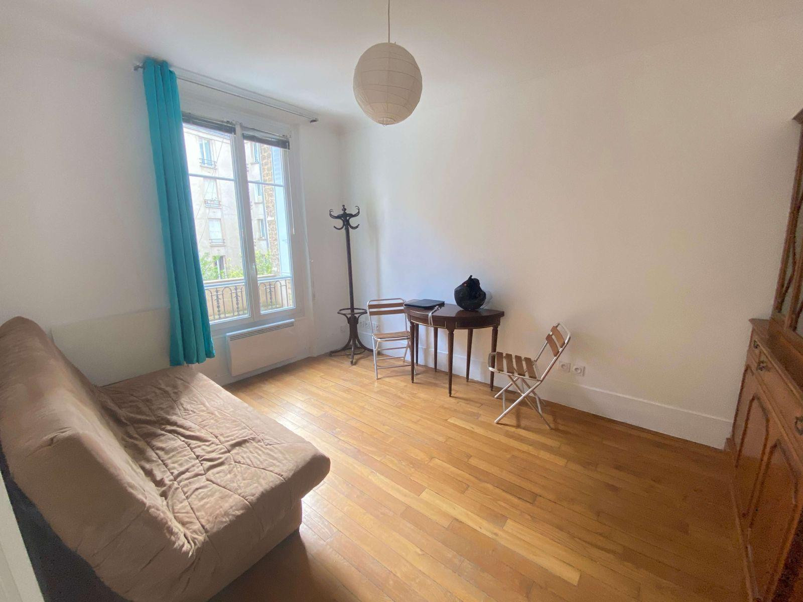 
                                                Location
                                                 Beau studio meublé et refait à neuf 25 m² Neuilly