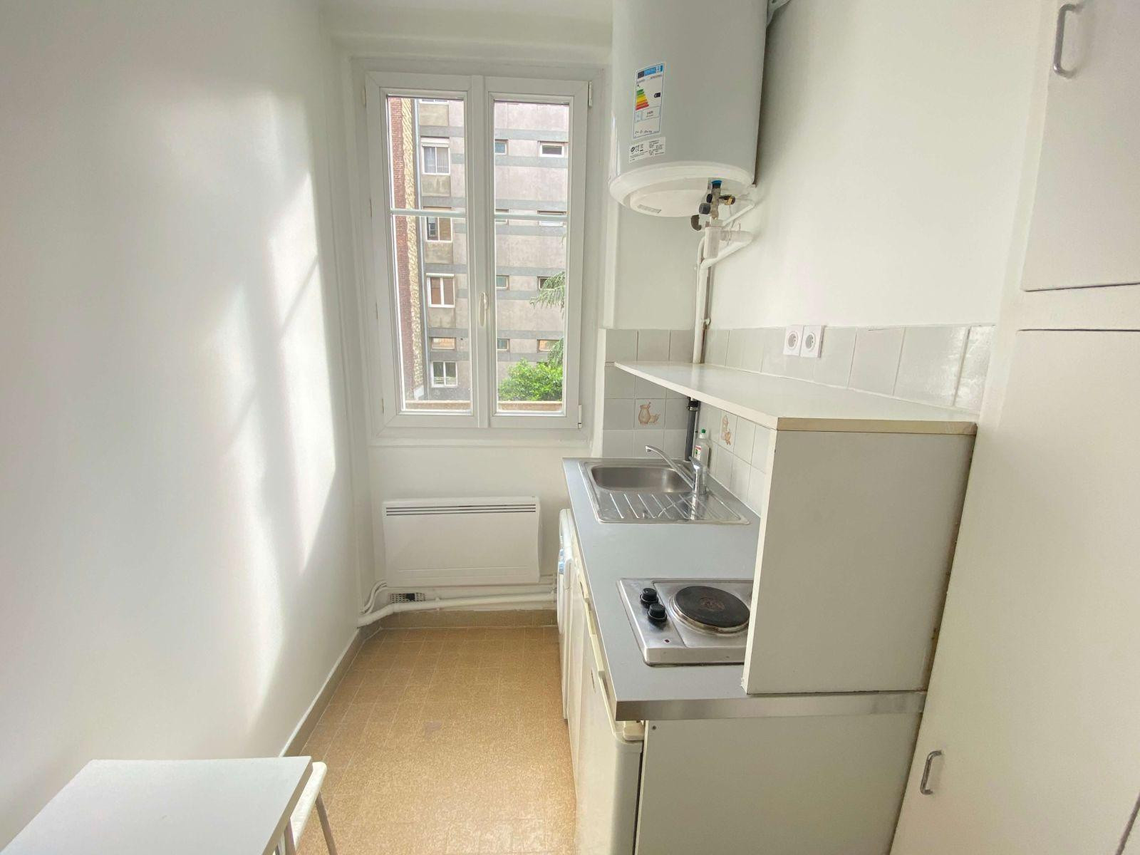 
                                                Location
                                                 Beau studio meublé et refait à neuf 25 m² Neuilly