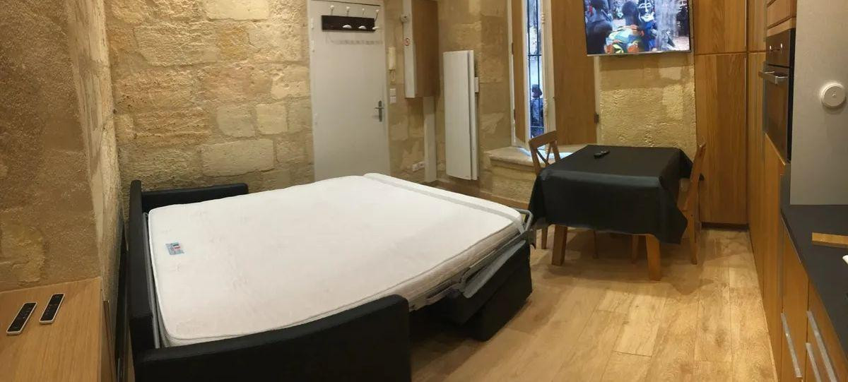 
                                                Location
                                                 Beau Studio meublé et refait dans Bordeaux centre