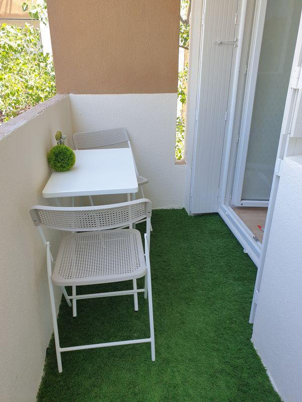 
                                                Location
                                                 Beau studio meublé et rénové 18m² + parking