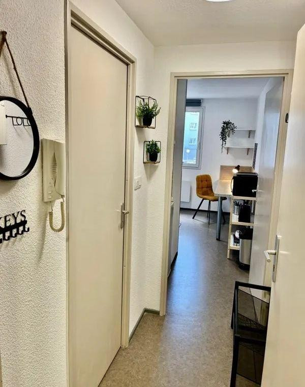 
                                                Location
                                                 Beau studio meublé et rénové 19m² proche la Catho