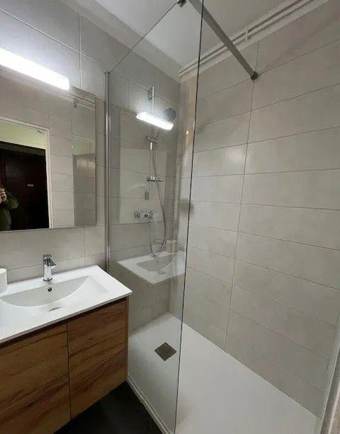 
                                                Location
                                                 Beau studio meublé et rénové 23m²