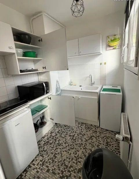 
                                                Location
                                                 Beau studio meublé et rénové 23m²