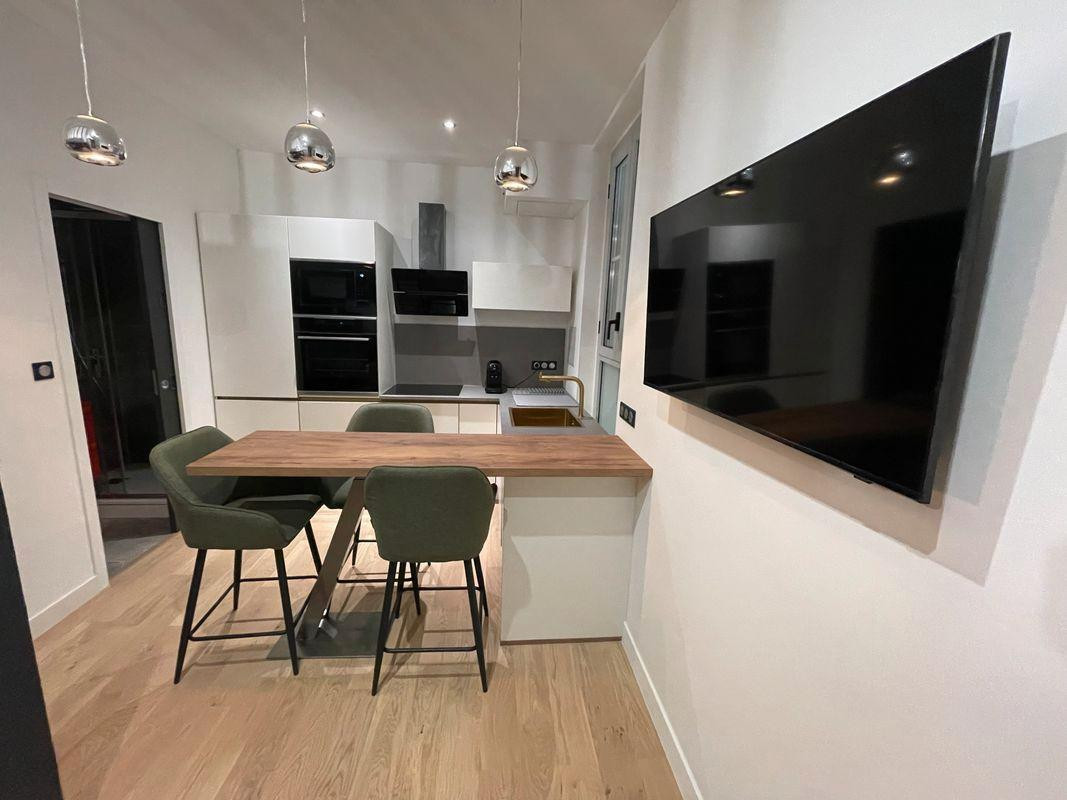 
                                                Location
                                                 Beau studio meublé et rénové 23m² Mezzanine