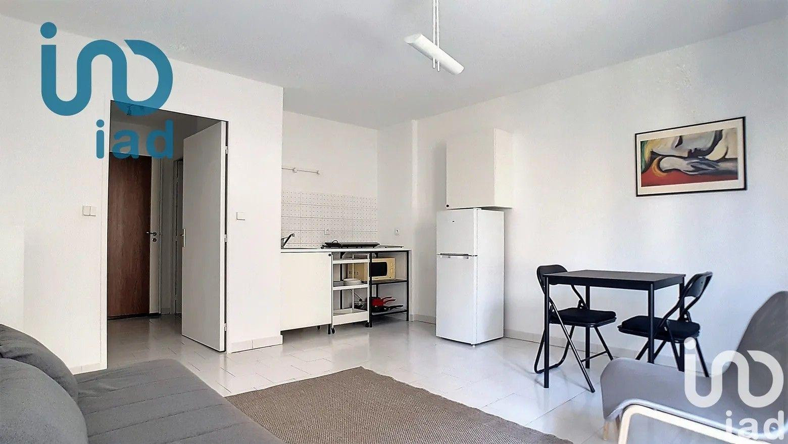
                                                Location
                                                 Beau studio meublé et rénové 26m² lumineux