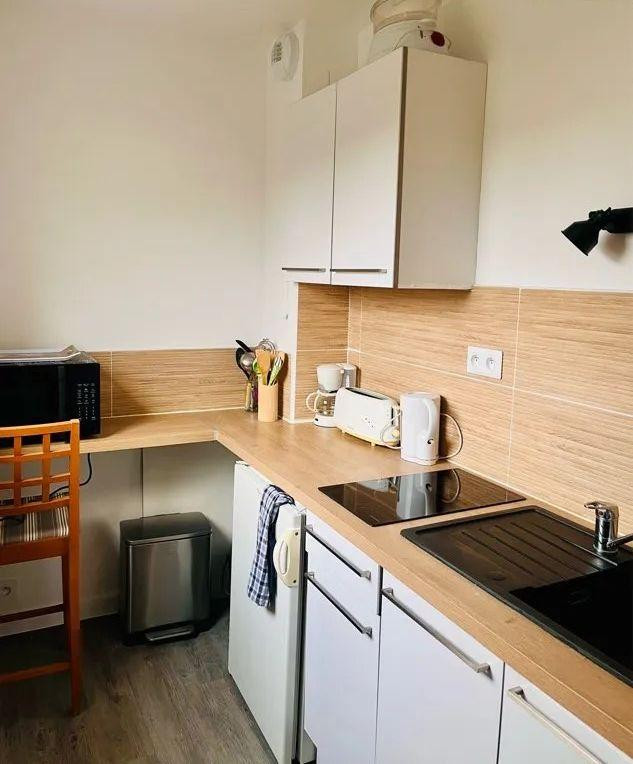 
                                                Location
                                                 Beau studio meublé et rénové 30m² avec parking