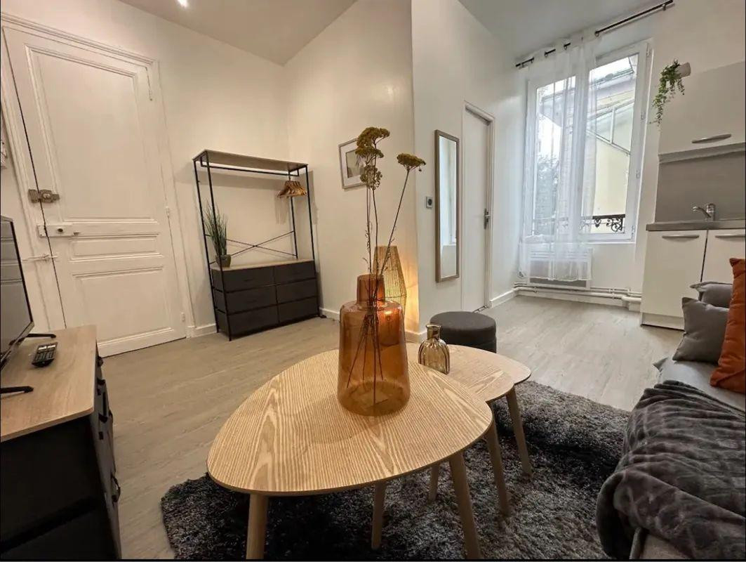 
                                                Location
                                                 Beau studio meublé et rénové à Marseille centre