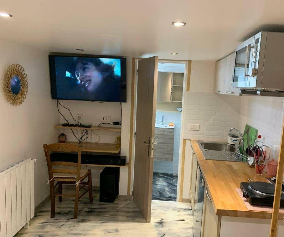
                                                Location
                                                 Beau studio meublé neuf 20 m² entièrement équipé