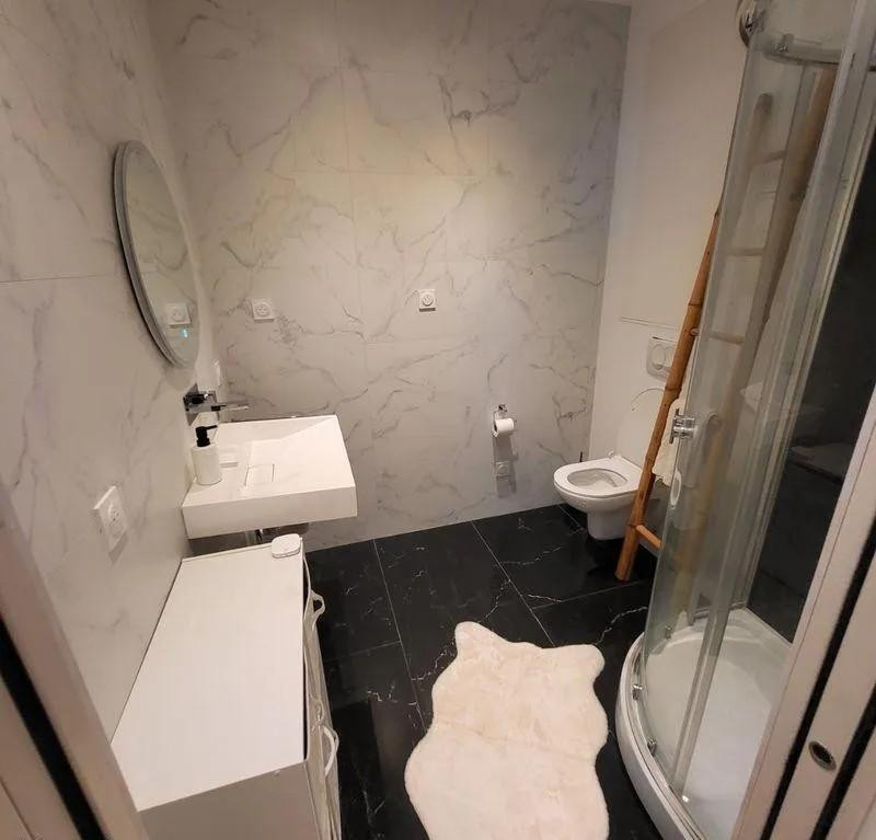 
                                                Location
                                                 Beau studio meublé neuf 23m²
