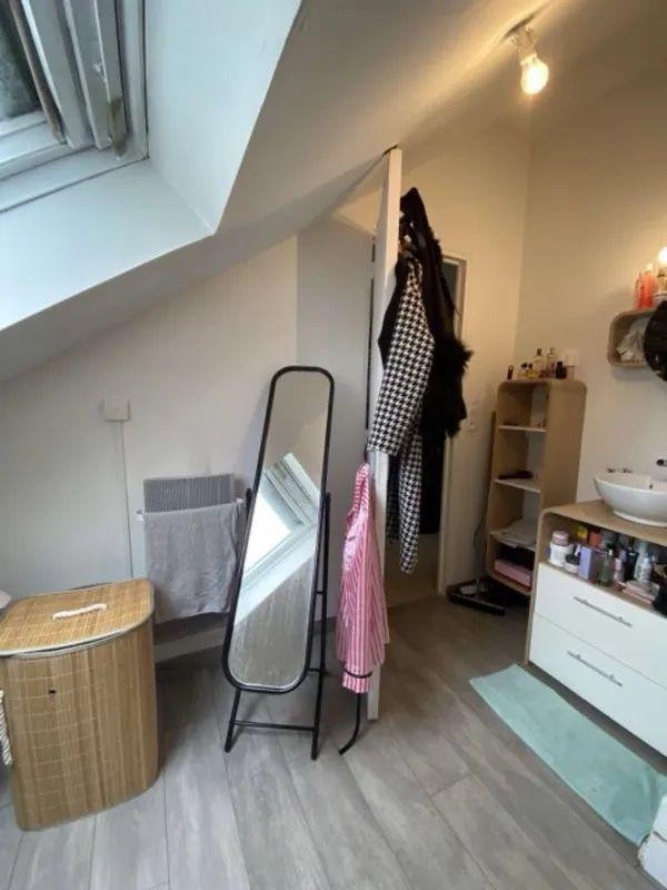 
                                                Location
                                                 Beau studio meublé proche centre et fac