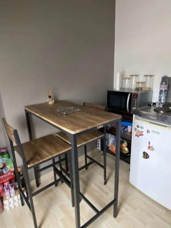 
                                                Location
                                                 Beau studio meublé proche centre et fac