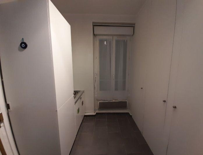 
                                                Location
                                                 Beau studio meublé proche des transports