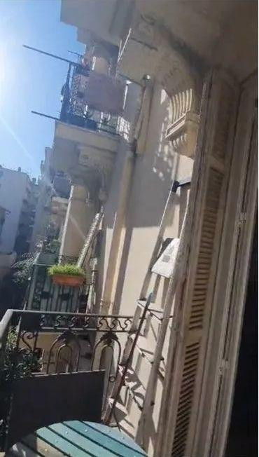 
                                                Location
                                                 Beau studio meublé refait de 28m² avec balcon 4m²
